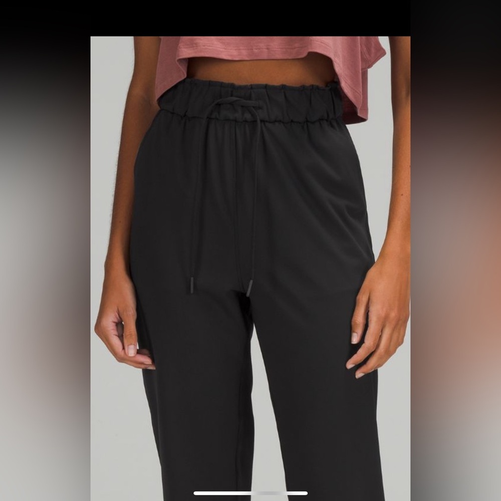 Lululemon Women’s Cinched Waist, Black Ankle Jogger - Size 6